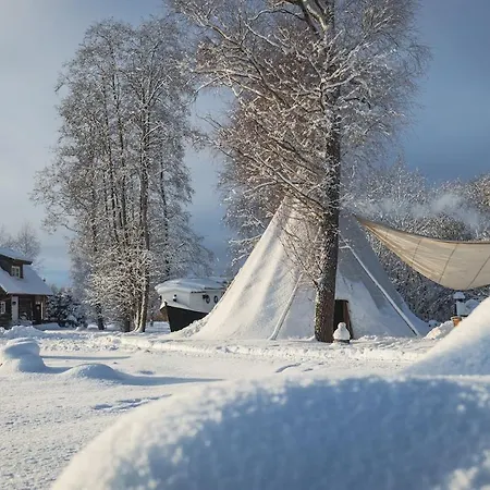 Holiday home Cozy River House With Hot Tub *
