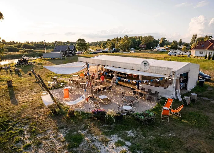 Cozy River House With Hot Tub Dom wakacyjny