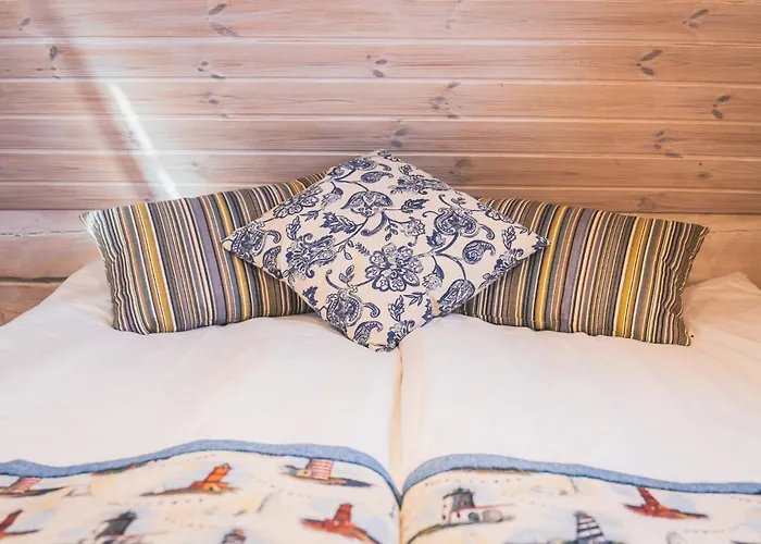 Cozy River House With Hot Tub